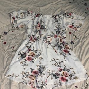 SHEIN Plus White Lace- Up Front Floral Print Romper Size 1XL